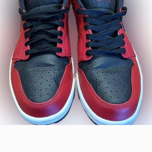Men's Jordan 1s Red and Black Sneakers Size 9.5 (GUC) - Picture 3 of 7